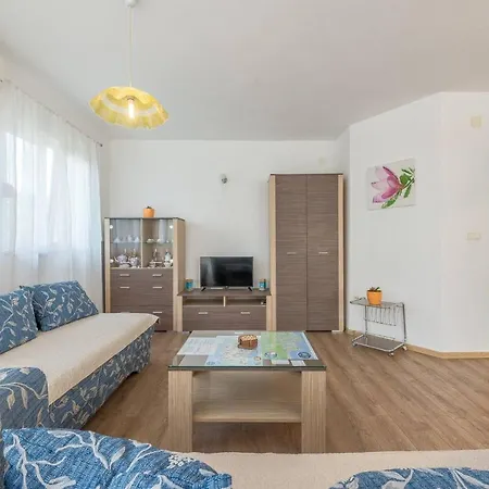 Spacious 2br Near Center * Задар