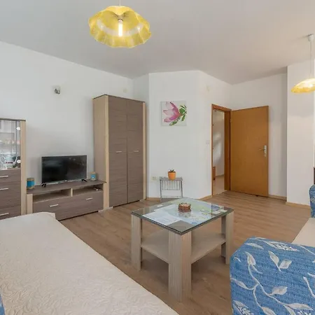 Spacious 2br Near Center * Задар