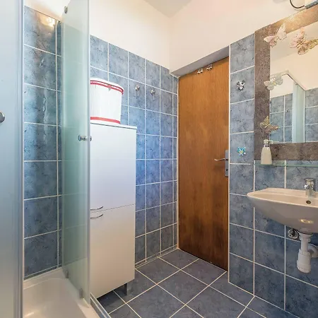 Spacious 2br Near Center Lejlighed