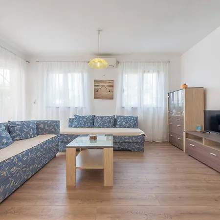 Spacious 2br Near Center Appartement *