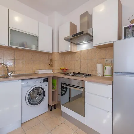 Spacious 2br Near Center Appartamento Zara