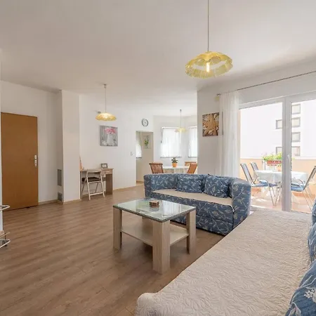 Spacious 2br Near Center Appartamento *