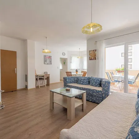 Spacious 2br Near Center * 자다르