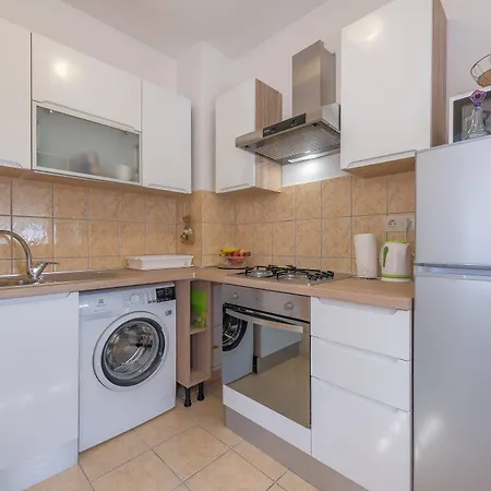 Spacious 2br Near Center Zadar